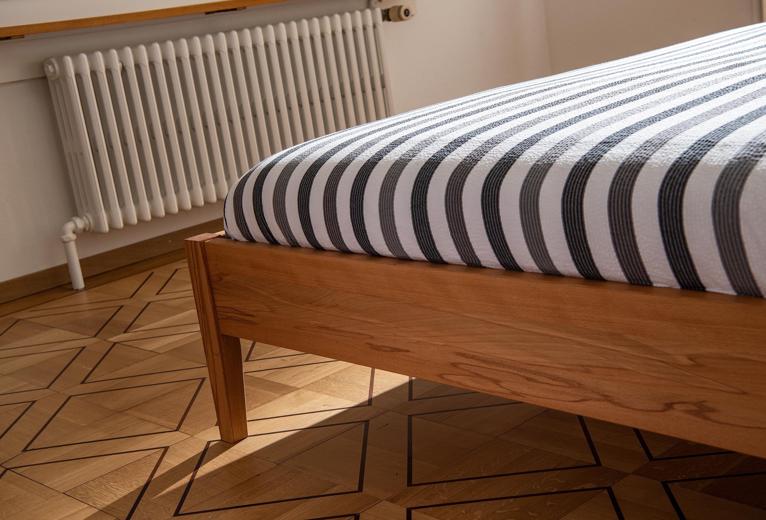 Bett seitlich Boutique Villa J87 Interlaken